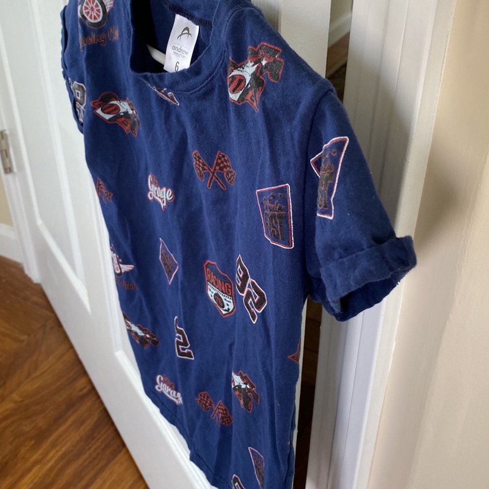 Boys racing shirt that was a gift from someone in Colombia - Picture 4 of 6